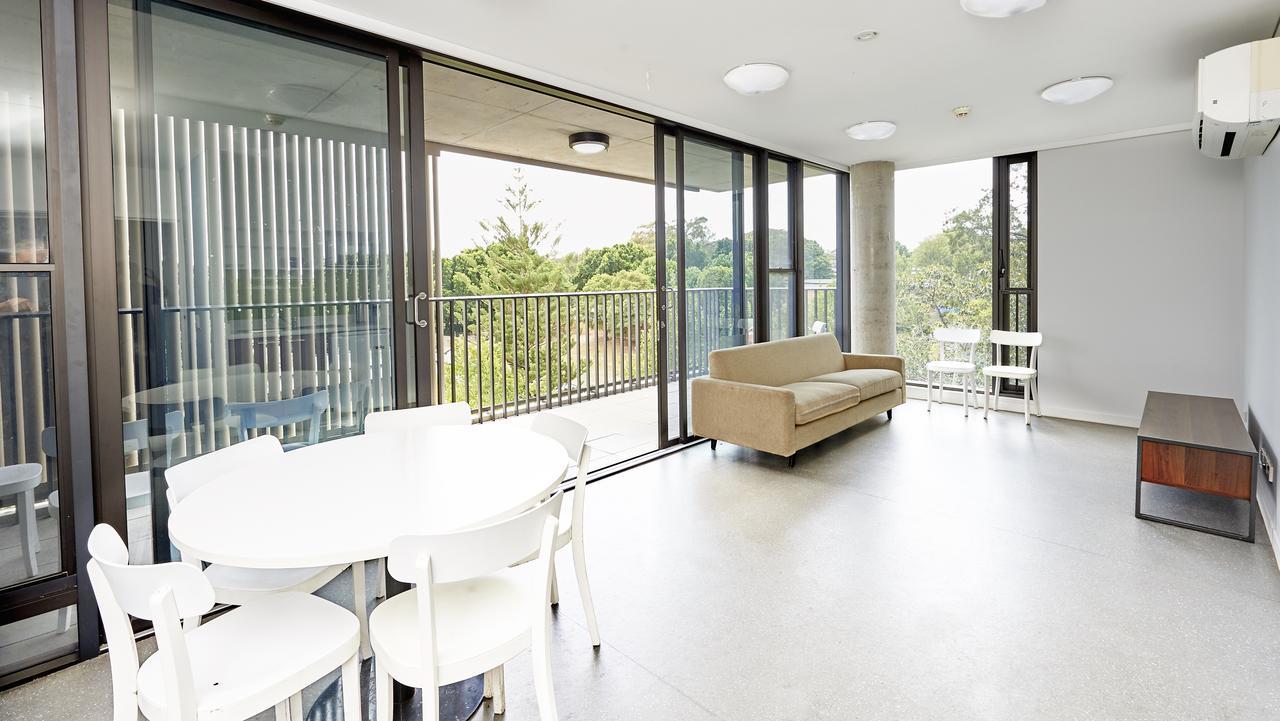 Racecourse Space Pop Up Randwick Luaran gambar