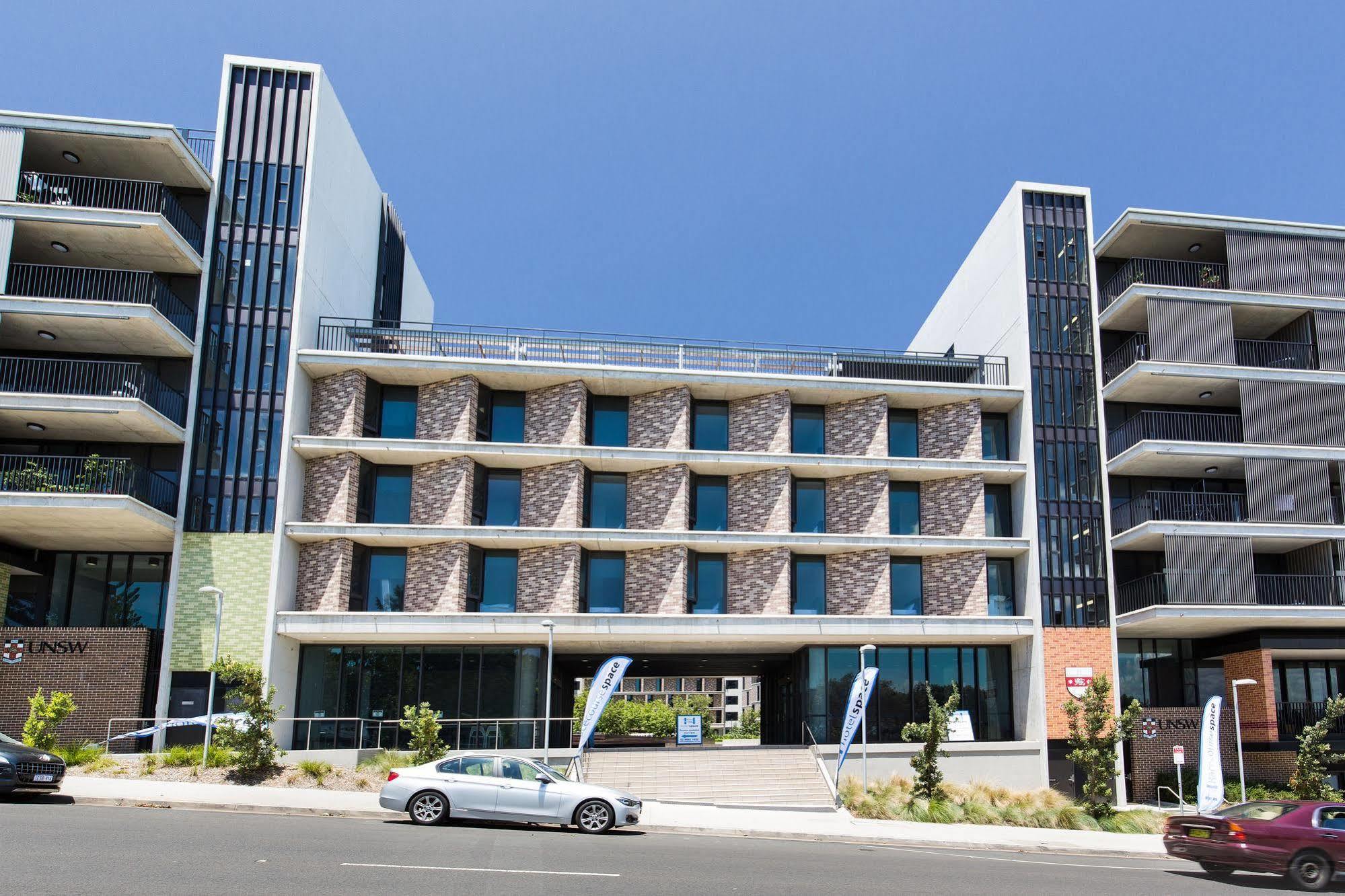 Racecourse Space Pop Up Randwick Luaran gambar